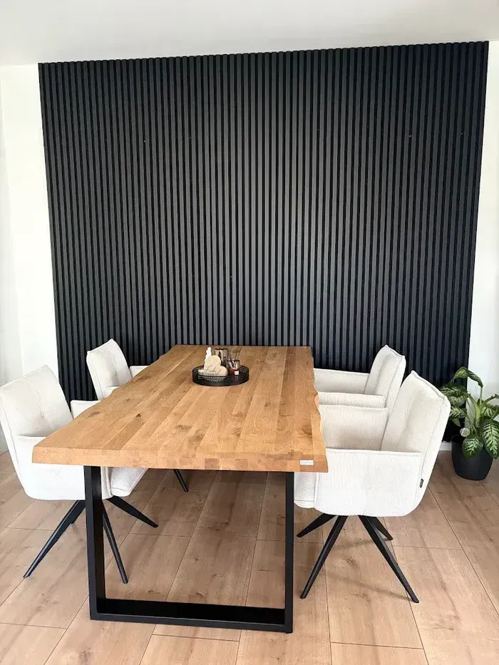 Holzpaneele an einer Wand in einer Wohnung in Bad Salzuflen
